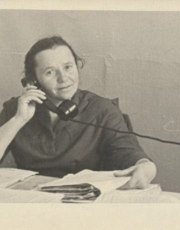 Калягина (Новикова)  Анна Ивановна за работой.1948 г.