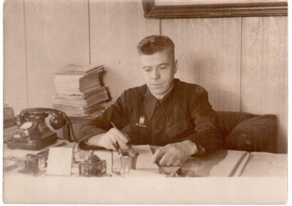 Афанасьев Александр Ильич в своём рабочем кабинете. 1950-е гг.