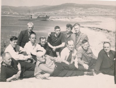Первостроители г. Комсомольска-на-Амуре на берегу Амура. 1950-е гг.