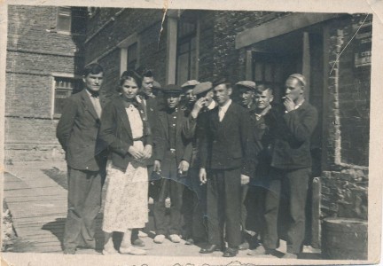 Первостроители г. Комсомольска-на-Амуре (на переднем плане, справа первый - депутат ВС РСФСР от г.Комсомольска-на-Амуре