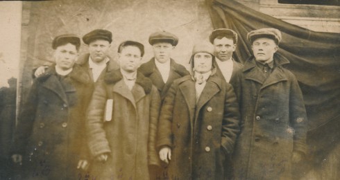 Группа комсомольцев, приехавших из г. Енакиево, Донбасс по призыву ЦК ВЛКСМ 1934 г.